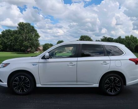 Білий Міцубісі Аутлендер, об'ємом двигуна 2 л та пробігом 43 тис. км за 5000 $, фото 3 на Automoto.ua