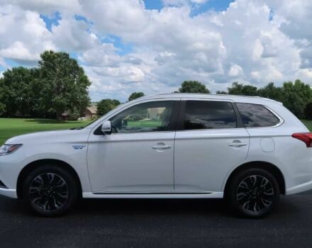 Белый Мицубиси Аутлендер, объемом двигателя 2 л и пробегом 50 тыс. км за 11699 $, фото 3 на Automoto.ua