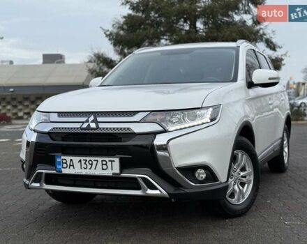 Белый Мицубиси Аутлендер, объемом двигателя 2 л и пробегом 45 тыс. км за 20200 $, фото 4 на Automoto.ua