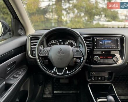 Белый Мицубиси Аутлендер, объемом двигателя 2 л и пробегом 45 тыс. км за 20200 $, фото 66 на Automoto.ua