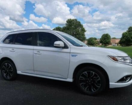 Білий Міцубісі Аутлендер, об'ємом двигуна 2 л та пробігом 40 тис. км за 15000 $, фото 2 на Automoto.ua