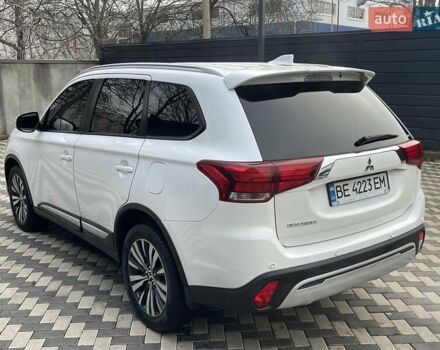 Белый Мицубиси Аутлендер, объемом двигателя 2.36 л и пробегом 112 тыс. км за 21500 $, фото 9 на Automoto.ua