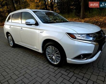 Мицубиси Аутлендер 2018 в Львове на Automoto.ua Белый Мицубиси Аутлендер, объемом двигателя 2 л и пробегом 177 тыс. км за 19950 $, фото 19 на Automoto.ua