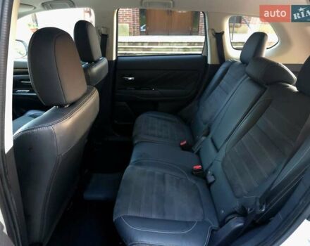 Мицубиси Аутлендер 2018 в Львове на Automoto.ua Белый Мицубиси Аутлендер, объемом двигателя 2 л и пробегом 177 тыс. км за 19950 $, фото 33 на Automoto.ua