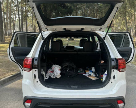 Белый Мицубиси Аутлендер, объемом двигателя 2.36 л и пробегом 114 тыс. км за 16999 $, фото 5 на Automoto.ua