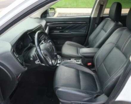 Белый Мицубиси Аутлендер, объемом двигателя 2 л и пробегом 31 тыс. км за 10000 $, фото 9 на Automoto.ua