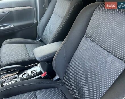 Белый Мицубиси Аутлендер, объемом двигателя 2 л и пробегом 56 тыс. км за 19400 $, фото 36 на Automoto.ua