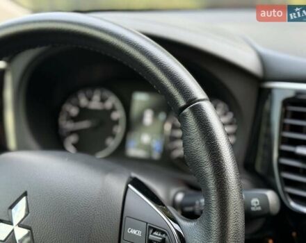 Белый Мицубиси Аутлендер, объемом двигателя 2 л и пробегом 45 тыс. км за 20200 $, фото 68 на Automoto.ua