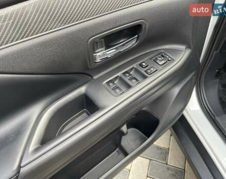 Белый Мицубиси Аутлендер, объемом двигателя 2.36 л и пробегом 112 тыс. км за 21500 $, фото 16 на Automoto.ua