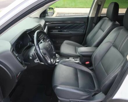 Белый Мицубиси Аутлендер, объемом двигателя 2 л и пробегом 50 тыс. км за 11699 $, фото 10 на Automoto.ua