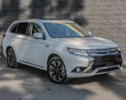 Белый Мицубиси Аутлендер, объемом двигателя 2 л и пробегом 89 тыс. км за 8500 $, фото 2 на Automoto.ua