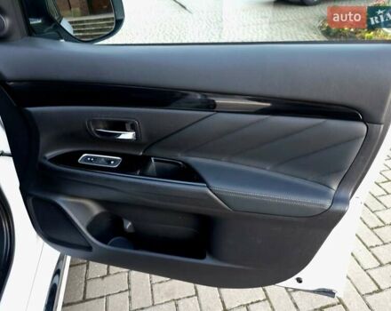 Мицубиси Аутлендер 2018 в Львове на Automoto.ua Белый Мицубиси Аутлендер, объемом двигателя 2 л и пробегом 177 тыс. км за 19950 $, фото 30 на Automoto.ua