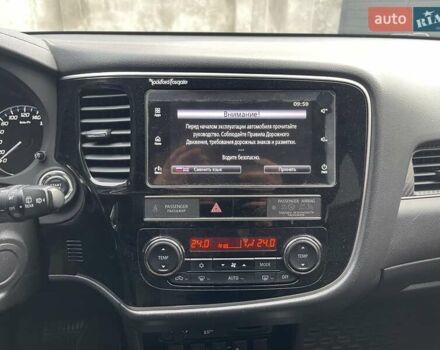 Белый Мицубиси Аутлендер, объемом двигателя 2.36 л и пробегом 112 тыс. км за 21500 $, фото 20 на Automoto.ua