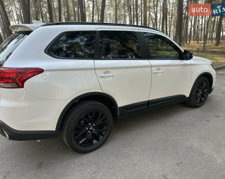 Белый Мицубиси Аутлендер, объемом двигателя 2.36 л и пробегом 114 тыс. км за 16999 $, фото 3 на Automoto.ua