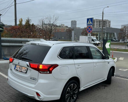 Білий Міцубісі Аутлендер, об'ємом двигуна 2 л та пробігом 191 тис. км за 18800 $, фото 4 на Automoto.ua