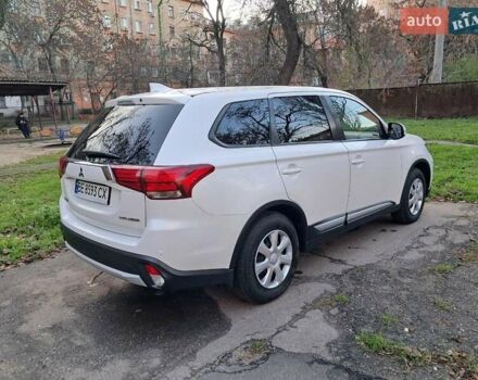 Белый Мицубиси Аутлендер, объемом двигателя 2 л и пробегом 49 тыс. км за 16500 $, фото 2 на Automoto.ua