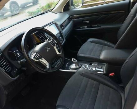 Білий Міцубісі Аутлендер, об'ємом двигуна 2 л та пробігом 177 тис. км за 19850 $, фото 25 на Automoto.ua