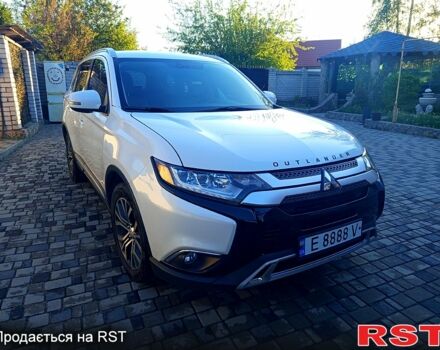 Белый Мицубиси Аутлендер, объемом двигателя 2.4 л и пробегом 87 тыс. км за 16800 $, фото 2 на Automoto.ua