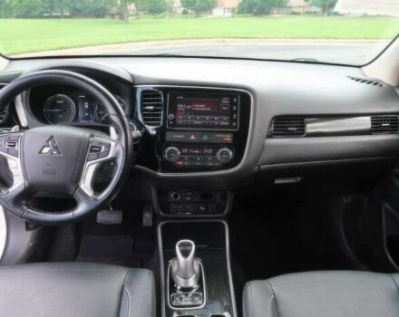 Белый Мицубиси Аутлендер, объемом двигателя 2 л и пробегом 31 тыс. км за 10000 $, фото 8 на Automoto.ua