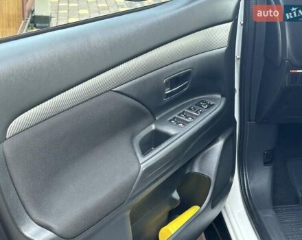 Белый Мицубиси Аутлендер, объемом двигателя 2 л и пробегом 56 тыс. км за 19400 $, фото 57 на Automoto.ua