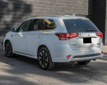Белый Мицубиси Аутлендер, объемом двигателя 2 л и пробегом 89 тыс. км за 8500 $, фото 5 на Automoto.ua