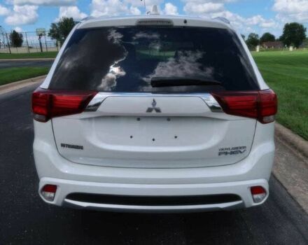 Белый Мицубиси Аутлендер, объемом двигателя 2 л и пробегом 46 тыс. км за 8600 $, фото 5 на Automoto.ua