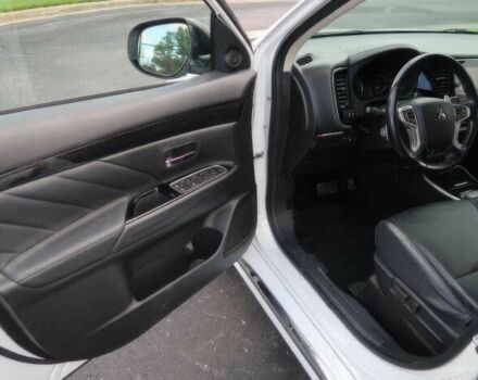 Білий Міцубісі Аутлендер, об'ємом двигуна 2 л та пробігом 30 тис. км за 7500 $, фото 16 на Automoto.ua