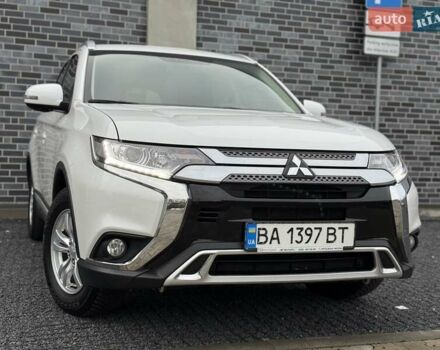Белый Мицубиси Аутлендер, объемом двигателя 2 л и пробегом 45 тыс. км за 20200 $, фото 33 на Automoto.ua