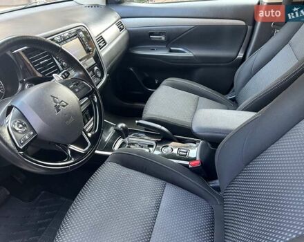 Белый Мицубиси Аутлендер, объемом двигателя 2 л и пробегом 56 тыс. км за 19400 $, фото 34 на Automoto.ua