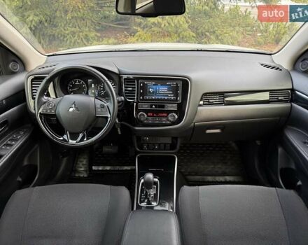 Белый Мицубиси Аутлендер, объемом двигателя 2 л и пробегом 45 тыс. км за 20200 $, фото 63 на Automoto.ua