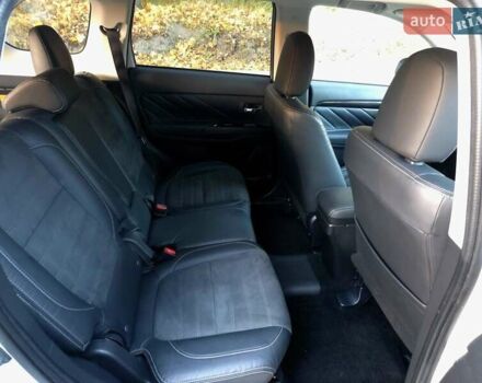 Мицубиси Аутлендер 2018 в Львове на Automoto.ua Белый Мицубиси Аутлендер, объемом двигателя 2 л и пробегом 177 тыс. км за 19950 $, фото 32 на Automoto.ua