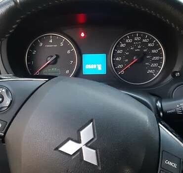 Белый Мицубиси Аутлендер, объемом двигателя 2.36 л и пробегом 57 тыс. км за 17200 $, фото 6 на Automoto.ua