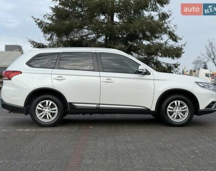 Белый Мицубиси Аутлендер, объемом двигателя 2 л и пробегом 45 тыс. км за 20200 $, фото 24 на Automoto.ua