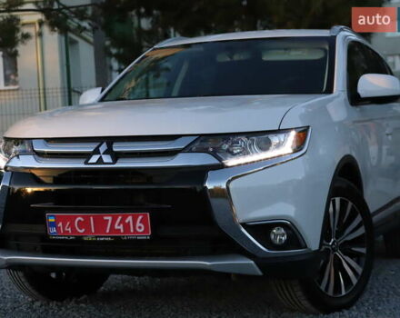 Міцубісі Аутлендер 2018 у Дрогобичі на Automoto.ua Білий Міцубісі Аутлендер, об'ємом двигуна 2.4 л та пробігом 59 тис. км за 17999 $, фото 1 на Automoto.ua
