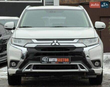 Белый Мицубиси Аутлендер, объемом двигателя 2 л и пробегом 192 тыс. км за 19500 $, фото 3 на Automoto.ua
