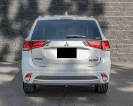 Белый Мицубиси Аутлендер, объемом двигателя 2 л и пробегом 89 тыс. км за 8500 $, фото 4 на Automoto.ua