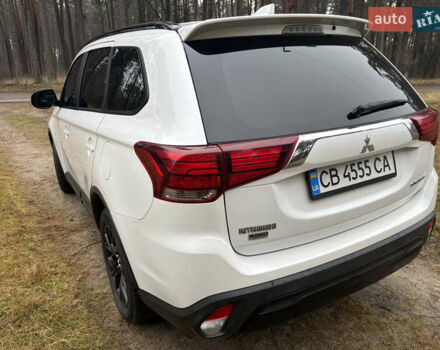 Білий Міцубісі Аутлендер, об'ємом двигуна 2.4 л та пробігом 130 тис. км за 16200 $, фото 5 на Automoto.ua