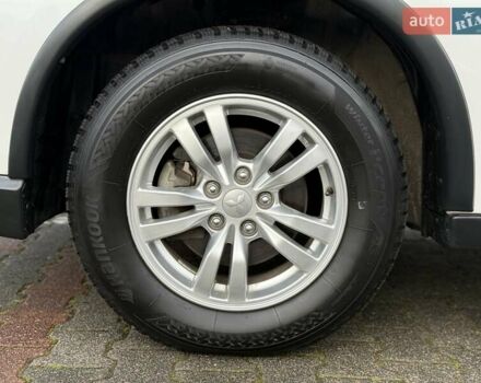 Белый Мицубиси Аутлендер, объемом двигателя 2 л и пробегом 45 тыс. км за 20200 $, фото 12 на Automoto.ua