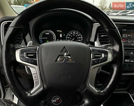 Белый Мицубиси Аутлендер, объемом двигателя 2 л и пробегом 192 тыс. км за 19500 $, фото 26 на Automoto.ua
