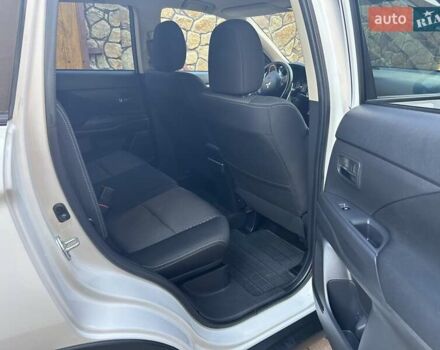 Белый Мицубиси Аутлендер, объемом двигателя 2 л и пробегом 56 тыс. км за 19400 $, фото 62 на Automoto.ua