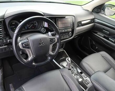 Білий Міцубісі Аутлендер, об'ємом двигуна 2 л та пробігом 43 тис. км за 5000 $, фото 9 на Automoto.ua