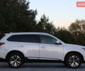 Міцубісі Аутлендер 2018 у Дрогобичі на Automoto.ua Білий Міцубісі Аутлендер, об'ємом двигуна 2.4 л та пробігом 59 тис. км за 17999 $, фото 6 на Automoto.ua