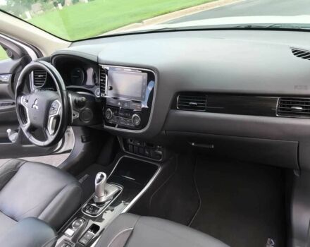 Белый Мицубиси Аутлендер, объемом двигателя 2 л и пробегом 50 тыс. км за 11699 $, фото 9 на Automoto.ua