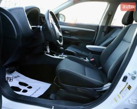 Міцубісі Аутлендер 2018 у Дрогобичі на Automoto.ua Білий Міцубісі Аутлендер, об'ємом двигуна 2.4 л та пробігом 59 тис. км за 17999 $, фото 61 на Automoto.ua