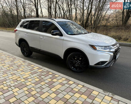 Білий Міцубісі Аутлендер, об'ємом двигуна 2.4 л та пробігом 130 тис. км за 15700 $, фото 2 на Automoto.ua