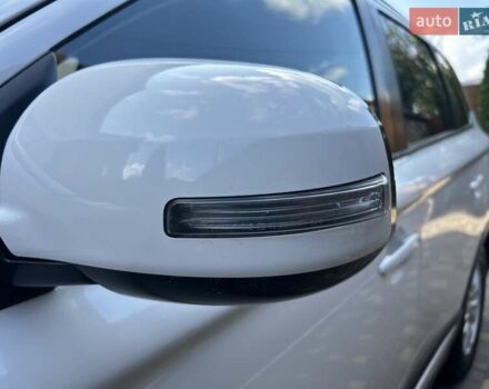 Белый Мицубиси Аутлендер, объемом двигателя 2 л и пробегом 56 тыс. км за 19400 $, фото 16 на Automoto.ua