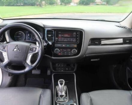 Білий Міцубісі Аутлендер, об'ємом двигуна 2 л та пробігом 40 тис. км за 15000 $, фото 7 на Automoto.ua