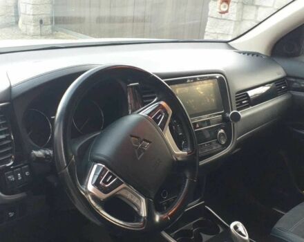 Білий Міцубісі Аутлендер, об'ємом двигуна 2.4 л та пробігом 45 тис. км за 12000 $, фото 8 на Automoto.ua