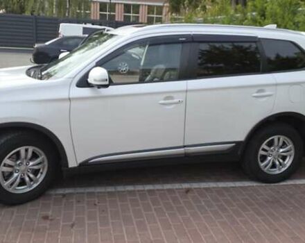 Мицубиси Аутлендер 2018 в Житомире на Automoto.ua Белый Мицубиси Аутлендер, объемом двигателя 2.36 л и пробегом 282 тыс. км за 15500 $, фото 4 на Automoto.ua