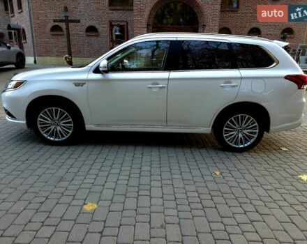 Мицубиси Аутлендер 2018 в Львове на Automoto.ua Белый Мицубиси Аутлендер, объемом двигателя 2 л и пробегом 177 тыс. км за 19950 $, фото 12 на Automoto.ua